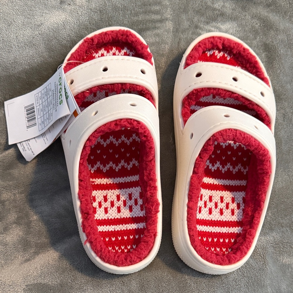 CROCS women’s White Clog Slippers with Red Knit Lining